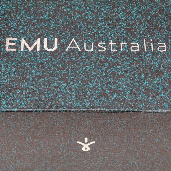 Emu Moccasins NWT